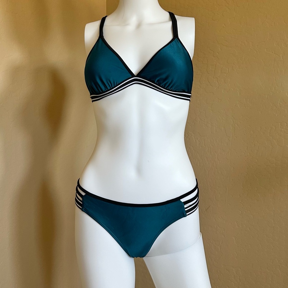 Xhilaration Teens 2-piece Swimwear Size small